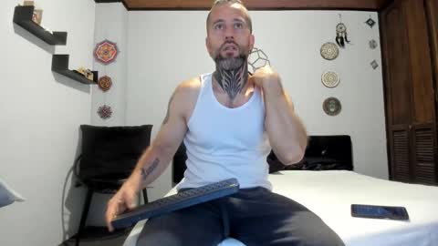 Snapshot of sexycolombian2022 chatting on 02/25/26, 12:04 Antonioylola online show from 02/25/26, 12:04