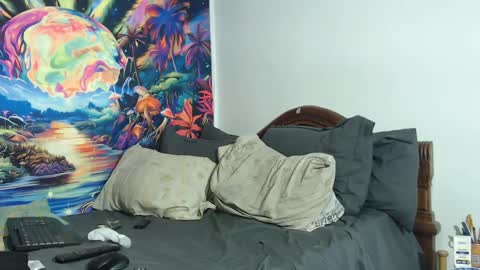 Snapshot of sexydarkhunter2 chatting on 09/18/25, 10:56 Mike online show from 09/18/25, 10:56