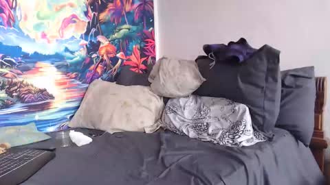 Snapshot of sexydarkhunter2 chatting on 09/19/25, 07:47 Mike online show from 09/19/25, 07:47