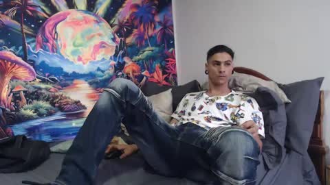 Snapshot of sexydarkhunter2 chatting on 09/21/25, 10:22 Mike online show from 09/21/25, 10:22