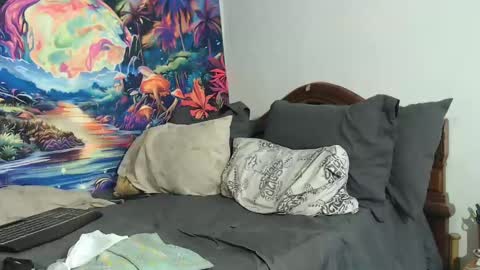 Snapshot of sexydarkhunter2 chatting on 09/22/25, 10:34 Mike online show from 09/22/25, 10:34