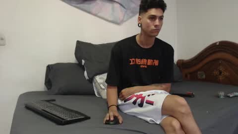 Snapshot of sexydarkhunter2 chatting on 11/13/25, 08:52 Mike online show from 11/13/25, 08:52