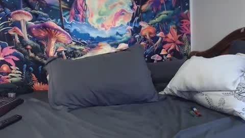 Snapshot of sexydarkhunter2 chatting on 11/25/25, 09:48 Mike online show from 11/25/25, 09:48