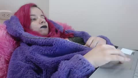Snapshot of sexydemonangel chatting on 02/10/26, 04:05 sexydemonangel online show from 02/10/26, 04:05