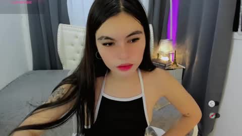 Snapshot of sexydollfox chatting on 02/15/25, 09:05 sexydollfox online show from 02/15/25, 09:05