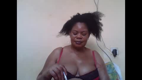 Snapshot of sexydove2 chatting on 04/04/26, 06:22 EMILY online show from 04/04/26, 06:22