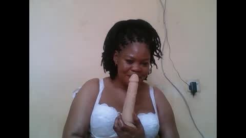 Snapshot of sexydove2 chatting on 04/08/26, 06:35 EMILY online show from 04/08/26, 06:35