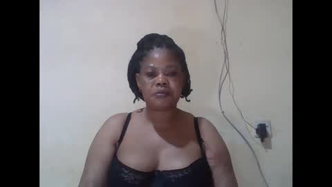 Snapshot of sexydove2 chatting on 04/12/26, 02:05 EMILY online show from 04/12/26, 02:05