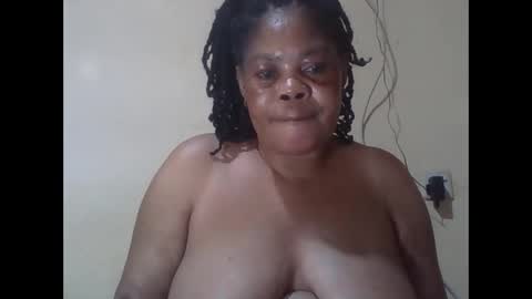Snapshot of sexydove2 chatting on 04/26/26, 07:00 EMILY online show from 04/26/26, 07:00