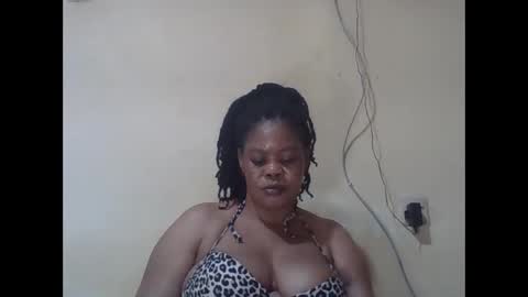 Snapshot of sexydove2 chatting on 05/04/26, 06:37 EMILY online show from 05/04/26, 06:37