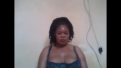 Snapshot of sexydove2 chatting on 05/16/26, 06:32 EMILY online show from 05/16/26, 06:32