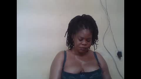 Snapshot of sexydove2 chatting on 06/02/26, 06:48 EMILY online show from 06/02/26, 06:48