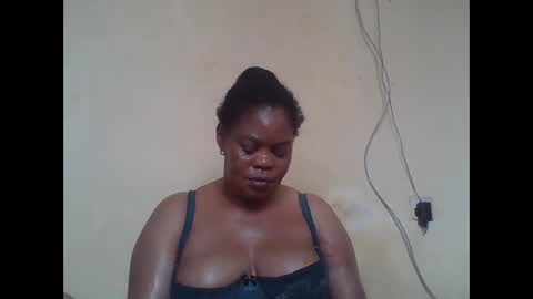 Snapshot of sexydove2 chatting on 06/05/26, 06:52 EMILY online show from 06/05/26, 06:52