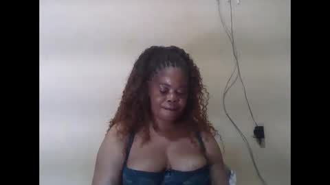 Snapshot of sexydove2 chatting on 06/08/26, 03:29 EMILY online show from 06/08/26, 03:29