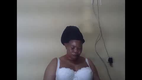 Snapshot of sexydove2 chatting on 06/10/26, 06:29 EMILY online show from 06/10/26, 06:29