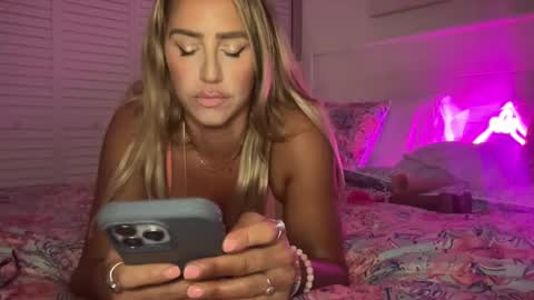 Snapshot of sexygoodvibebabe69 chatting on 09/22/25, 07:21 Ashley Love online show from 09/22/25, 07:21