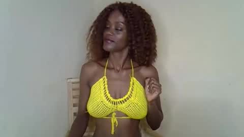 Snapshot of sexyhollymontana1111 chatting on 04/18/26, 04:49 SexyHollyMontana1111 online show from 04/18/26, 04:49