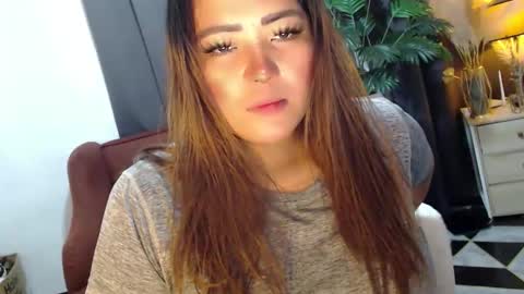 Snapshot of sexyjeanniecuntcums chatting on 04/19/26, 05:34 JENNY online show from 04/19/26, 05:34
