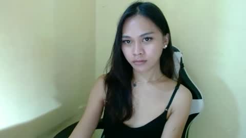 Snapshot of sexykarina_ chatting on 10/27/25, 05:00 Karina3 online show from 10/27/25, 05:00