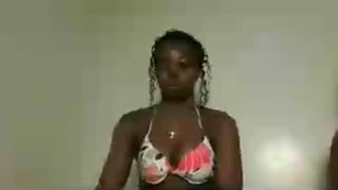 Snapshot of sexykitten200 chatting on 07/06/26, 12:35 SexyKitty online show from 07/06/26, 12:35