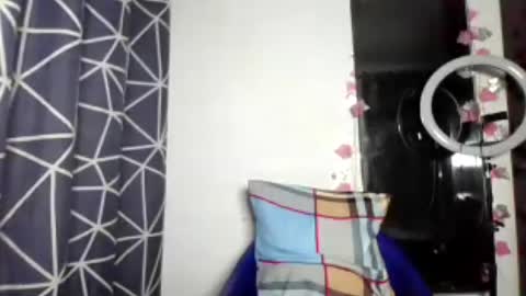 malia online show from 08/04/26, 07:49