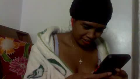 Snapshot of sexylarra12 chatting on 05/18/26, 05:52 sexylarra12 online show from 05/18/26, 05:52