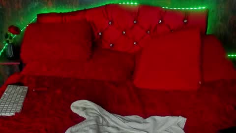 laura online show from 12/14/24, 06:41