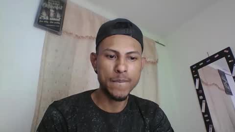 Snapshot of sexyleon69 chatting on 11/06/25, 10:32 Sexy leon online show from 11/06/25, 10:32