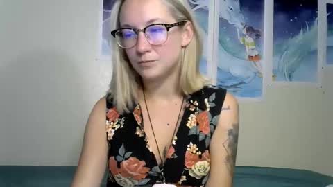 sexylexie93 online show from 10/21/25, 01:39