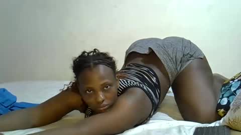 Snapshot of sexylinaa_ chatting on 02/15/25, 11:17 Sexylina online show from 02/15/25, 11:17