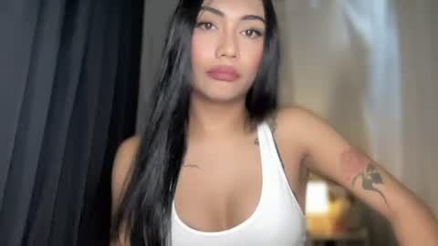 Snapshot of sexylovesappira chatting on 06/08/26, 04:51 maxine online show from 06/08/26, 04:51