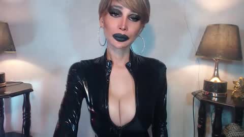 Queen Sofia online show from 04/29/26, 02:48
