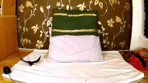 Snapshot of sexymayagold chatting on 09/25/25, 07:01 Squirty Maya Gold online show from 09/25/25, 07:01