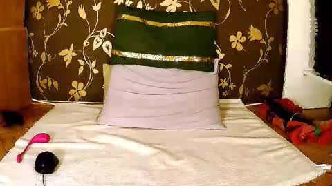 Snapshot of sexymayagold chatting on 10/06/25, 06:38 Squirty Maya Gold online show from 10/06/25, 06:38