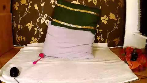 Snapshot of sexymayagold chatting on 10/16/25, 06:36 Squirty Maya Gold online show from 10/16/25, 06:36