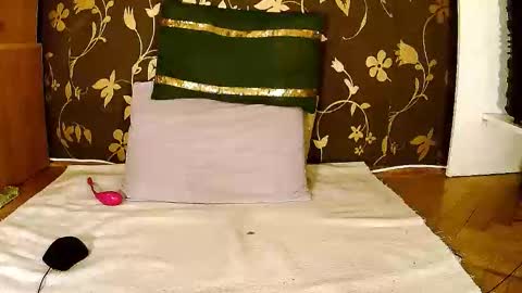 Snapshot of sexymayagold chatting on 11/12/25, 07:03 Squirty Maya Gold online show from 11/12/25, 07:03