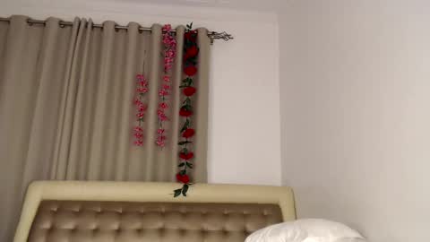 Snapshot of sexymia06 chatting on 02/02/25, 01:02 Melina online show from 02/02/25, 01:02