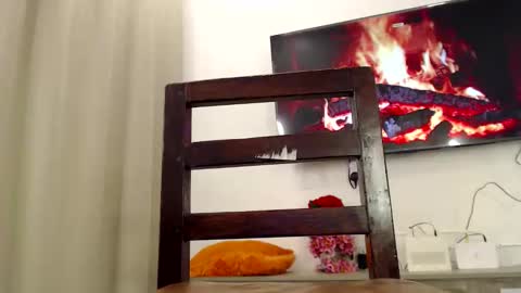 Snapshot of sexymia06 chatting on 10/24/25, 10:50 Melina online show from 10/24/25, 10:50