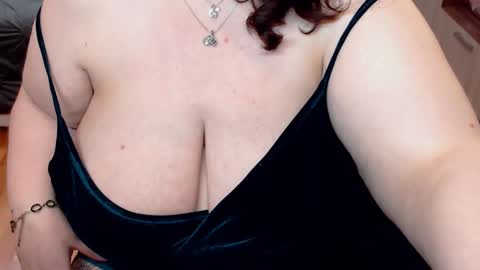 Snapshot of sexymilfsquirter chatting on 01/26/25, 04:09 Victoria online show from 01/26/25, 04:09