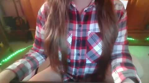 Snapshot of sexymisss24 chatting on 02/21/26, 10:27 sexymisss24 online show from 02/21/26, 10:27
