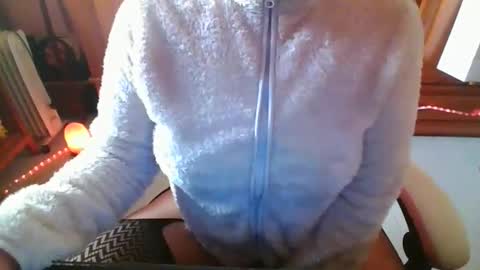 Snapshot of sexymisss24 chatting on 03/11/26, 12:44 sexymisss24 online show from 03/11/26, 12:44