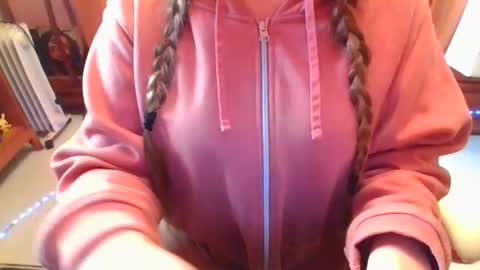 Snapshot of sexymisss24 chatting on 04/03/26, 01:53 sexymisss24 online show from 04/03/26, 01:53