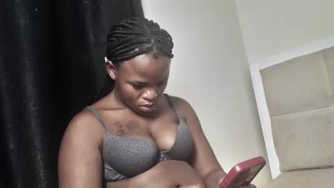 Snapshot of sexynina25 chatting on 10/31/25, 11:28 nina online show from 10/31/25, 11:28