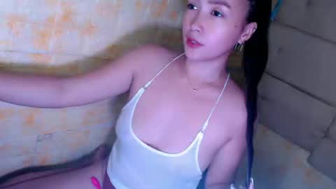 Snapshot of sexypinaymiya chatting on 01/10/25, 05:05 Miyah online show from 01/10/25, 05:05