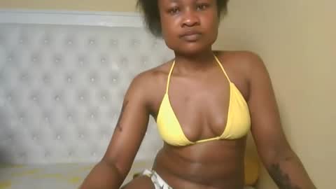 Snapshot of sexyqueenivy chatting on 11/01/25, 06:32 queenivy online show from 11/01/25, 06:32