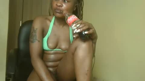 Snapshot of sexyqueenivy chatting on 11/05/25, 05:24 queenivy online show from 11/05/25, 05:24