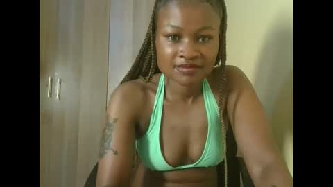 Snapshot of sexyqueenivy chatting on 11/26/25, 06:31 queenivy online show from 11/26/25, 06:31