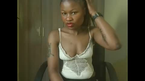 Snapshot of sexyqueenivy chatting on 11/29/25, 04:04 queenivy online show from 11/29/25, 04:04