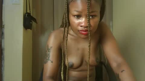 Snapshot of sexyqueenivy chatting on 11/30/25, 02:15 queenivy online show from 11/30/25, 02:15