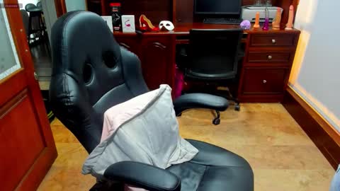 Snapshot of sexyrachel_ chatting on 11/01/25, 12:07 R A C H E L online show from 11/01/25, 12:07